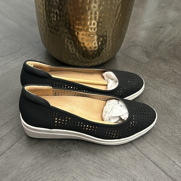 NATURALIZER Sam 2 Womens Padded Insole Perforated Slip-On Sneakers - Picture 5 of 7